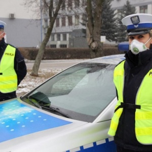 Policjanci z Krakowa w maskach antysmogowych