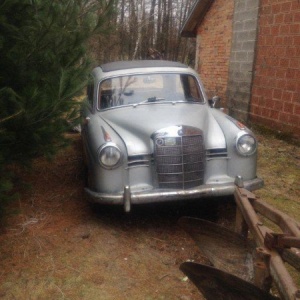 Skradziony Mercedes Ponton z 1958 roku. Właściciel znalazł go w internetowym ogłoszeniu