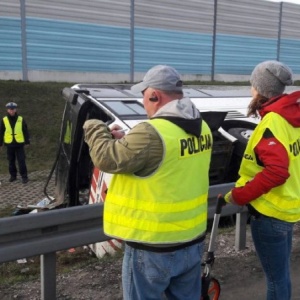 Wypadek na A2: Autokar w rowie, 18 osób rannych