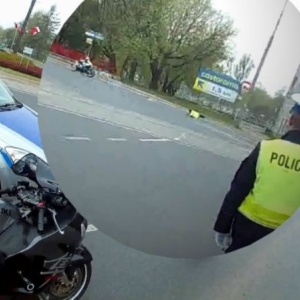 Poszukiwany sprawca potrącenia policjanta (wideo)