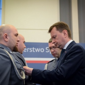 Ostrołęccy policjanci odznaczeni przez Ministra Spraw Wewnętrznych [ZDJĘCIA, WIDEO]