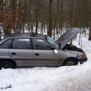 Dachowanie pod Baranowem. Jedna osoba trafiła do szpitala [ZDJĘCIA]