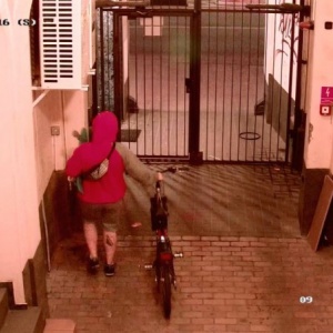 Kradzież roweru. Warszawska policja publikuje wizerunek podejrzanego