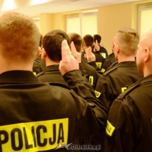 Zobacz, co w chwilę po ślubowaniu zrobił świeżo upieczony policjant