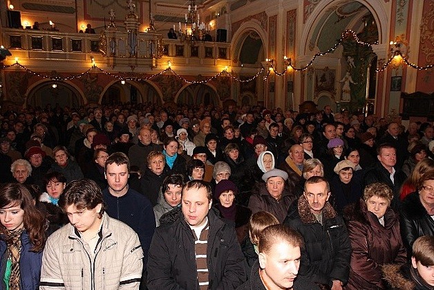 Pasterka w sanktuarium pw. św. Antoniego w Ostrołęce (fot. sanktuarium.ostroleka.pl)