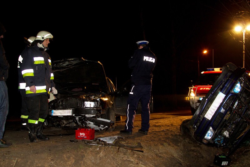 W tym wypadku zginął kierowca seata (fot. eOstroleka.pl)