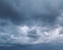 Pogoda dla Ostrołęki: Chmury, wiatr, deszcz i dodatnia temperatura. Do kiedy?