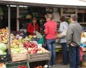 Targowisko w Ostrołęce: Sprawdź ceny podstawowych produktów 