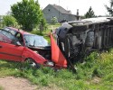 Poważny wypadek w Tobolicach: Bus zderzył się z oplem (ZDJĘCIA) 