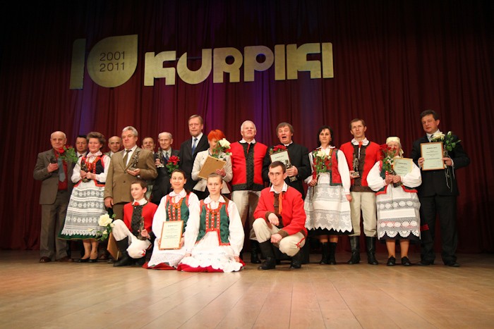 Podczas gali wyróżniono 13 osób za pracę na rzecz promocji Kurpiów (fot. R. Dawid)
