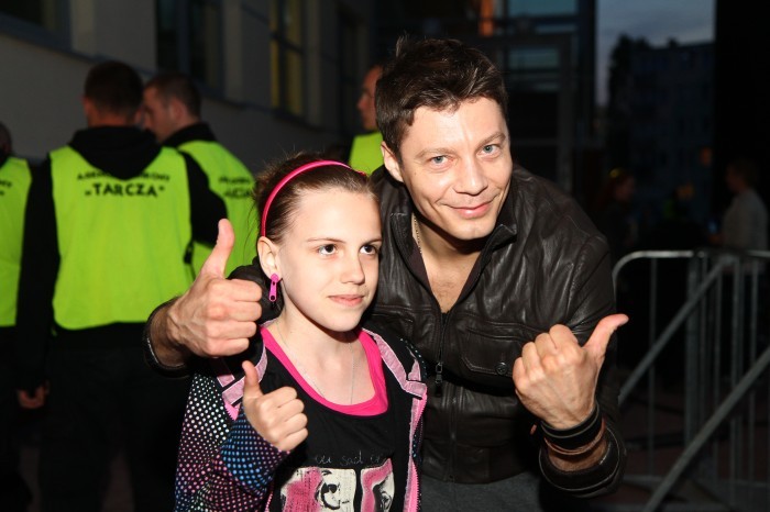 Po koncercie Volver rozdawał autografy i robił sobie zdjęcia z fanami.