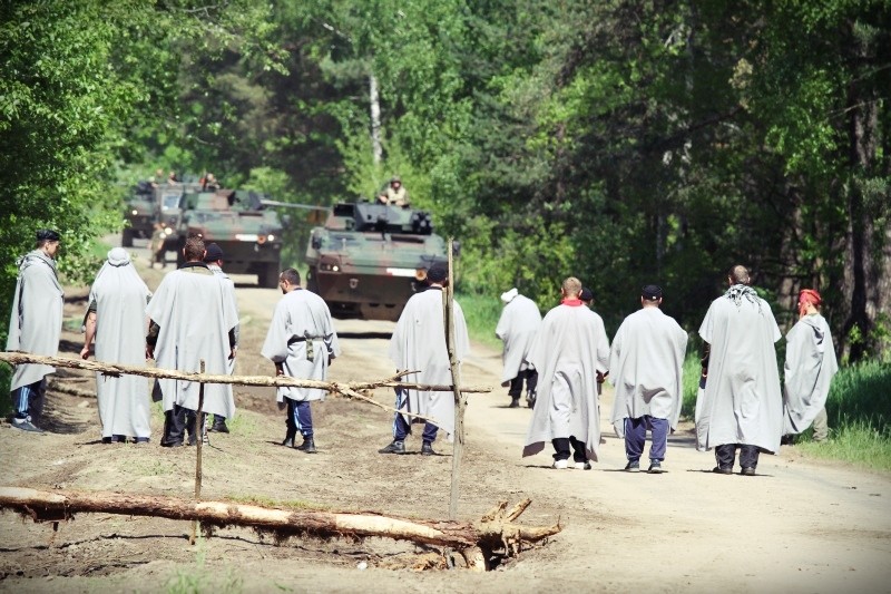 Podczas ćwiczeń odtwarzane są sytuację, które mogą zdarzyć się w Afganistanie (fot. R.D.)