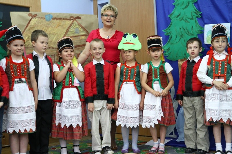 Przedszkolaki zaprezentowały rodzicom część artystyczną poświęconą Kurpiom. (fot.R.D.)