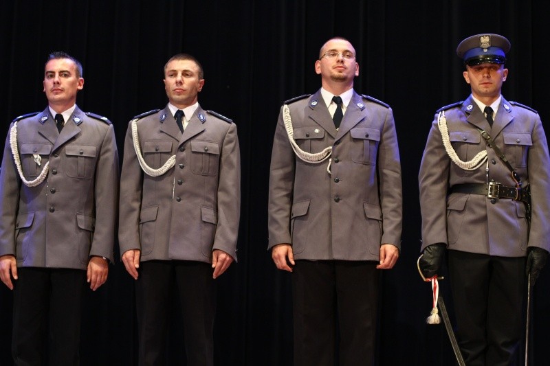 Ostrołęckie święto policji to okazja do przynania wyróżnień i awansów 