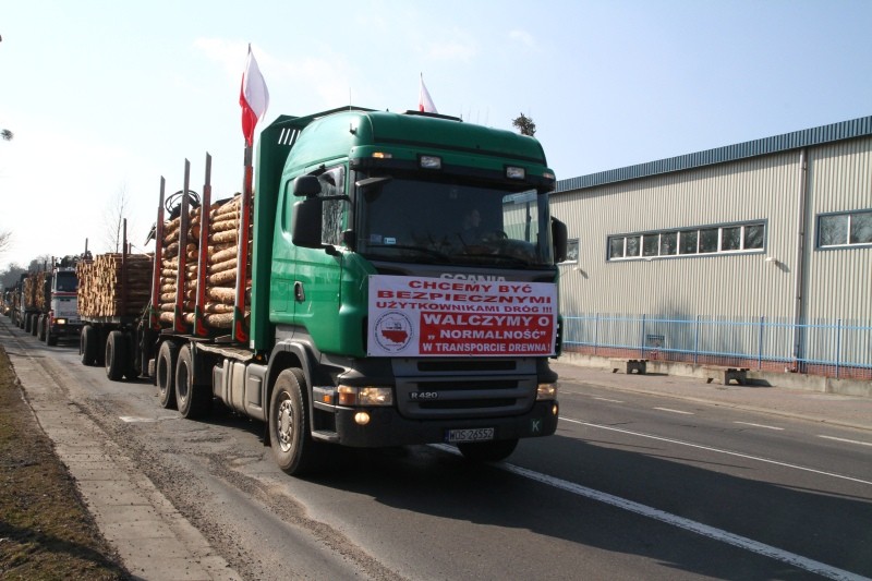 Przewożnicy drewna rozpoczeli protest o godzinie 13 (fot. R. Dawid)