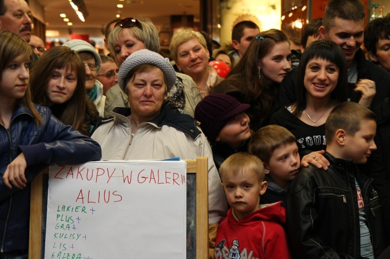 Konkursy z cennymi nagrodami przyciągnęły setki osób do Galerii Alius (fot. R. Dawid)
