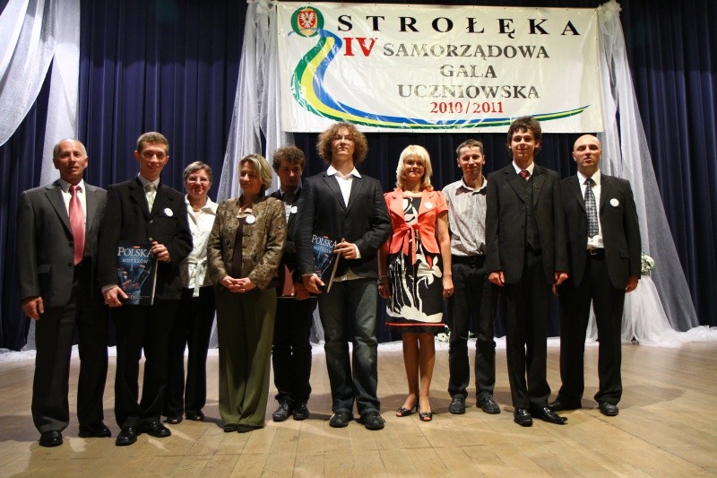 Nagrodzeni uczniowie II LO w Ostrołęce. (fot.R.D.)