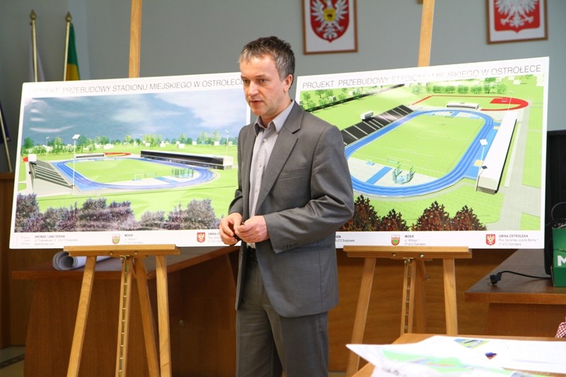 Prezydent miasta przedstawił projekty przebudowy stadionu i budowy dwóch hal sportowych (fot. R. Dawid)