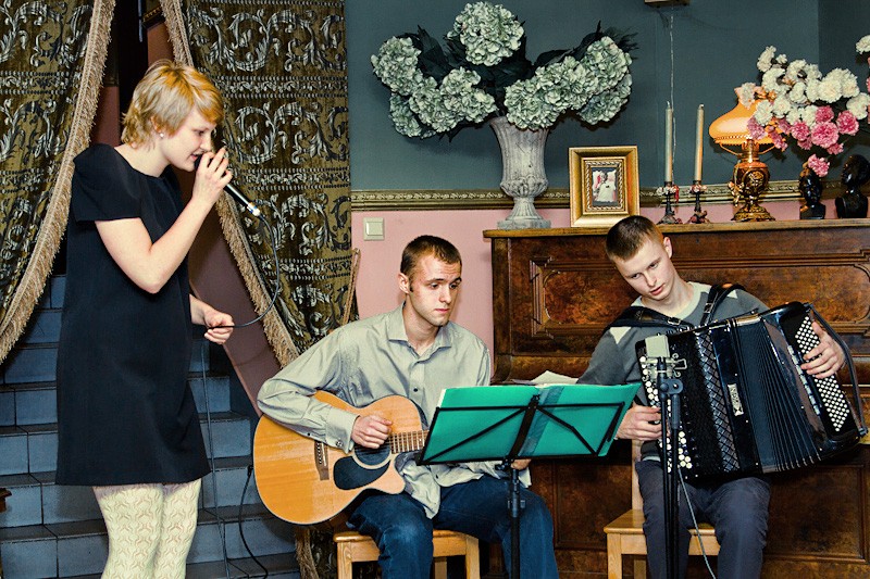 ZabDab Trio zafundował publiczności walentynkowy nastrój. (Fot. Tomasz Mateusiak)