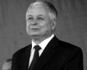 Ostróda: Zniszczono tablicę upamiętniającą Lecha Kaczyńskiego