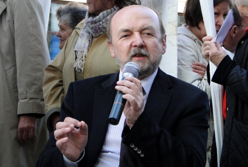 Profesor Ryszard Legutko pod namiotem Solidarnych 2010 (fot. eOstroleka.pl)