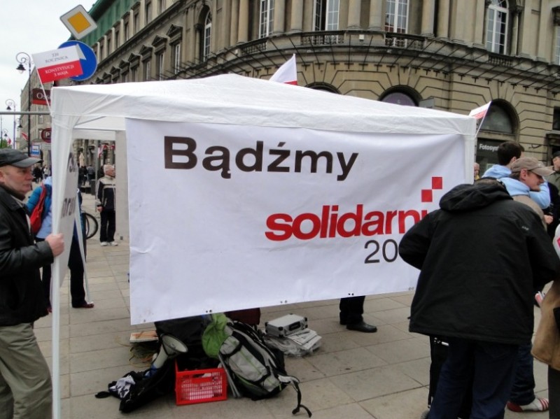 Namiot Solidarnych 2010 na Krakowskim Przedmieściu (fot. eOstrołęka.pl)