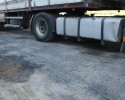 Myszyniec: Spuścili paliwo z ciężarowego volvo