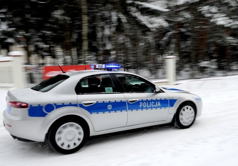Policja apeluje do kierowców o ostrożną jazdę (fot. policja.pl)