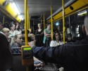 "Bądź bezpieczna": Jak zachować się podczas napaści w autobusie (WIDEO, ZDJĘCIA)
