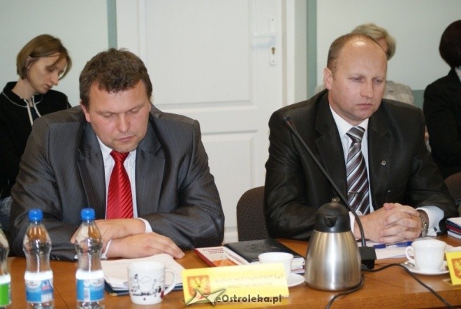 Od lewej - Dariusz Maciak, przewodniczący RM i Wiesław Szczubełek, wiceprzewodniczący RM (fot. eOstroleka.pl)