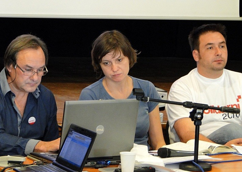 Zarząd Solidarnych 2010 podczas sobotniej konferencji. Od lewej: Jacek Kazimierski, Ewa Stankiewicz i Paweł Hermanowski (fot. eOstroleka.pl)