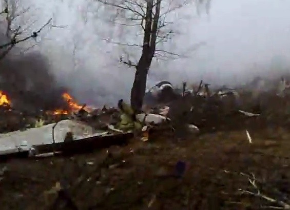 Kadr z filmu "Samolot płonie" (fot. youtube.pl)