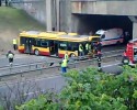 Warszawa: Wypadek autobusu na skrzyżowaniu Rzymowskiego z Puławską (WIDEO)