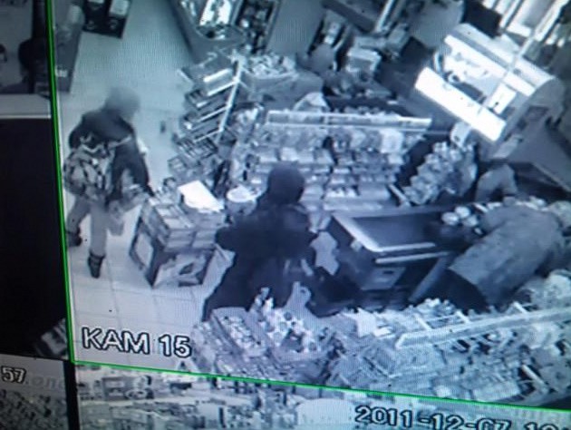 Zaginieni na nagraniu monitoringu w jednym ze sklepów w Lublinie w dniu 7 grudnia (fot. podkarpacka.policja.gov.pl) 