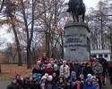 Dzieci z Czerwina na lekcji historii w Komorowie 