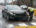 Zderzenie samochodów na 11 Listopada: Jedna osoba trafiła do szpitala [ZDJĘCIA] 