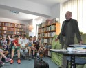 Marcin Brykczyński czytał swoje książki uczniom ostrołęckich podstawówek [ZDJĘCIA] 
