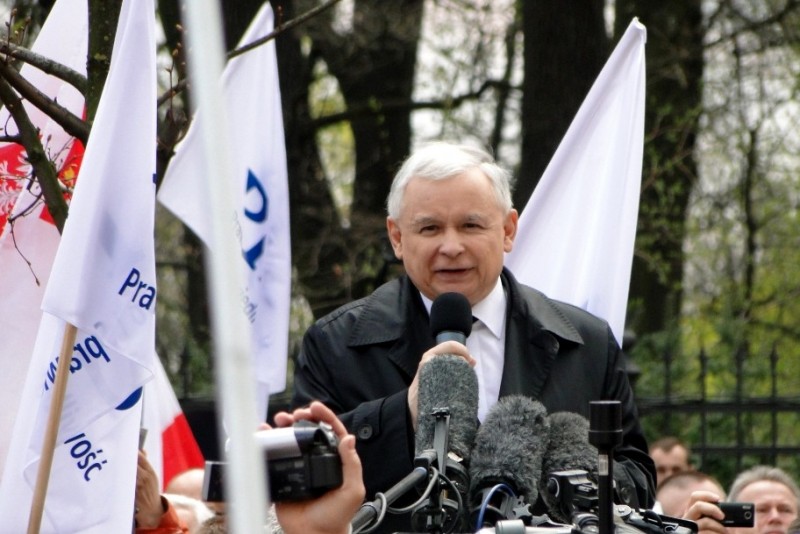 Jarosław Kaczyński przed KPRM (fot. eOstroleka) 