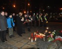 Kwiaty i znicze pod pomnikiem ofiar komunistycznego reżimu: &#8222;Niech z każdym rokiem będzie ich więcej&#8221; [VIDEO, ZDJĘCIA] 