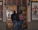 Noc Konfesjonałów w ostrołęckiej farze: Wielu wiernych skorzystało z możliwości nocnej spowiedzi