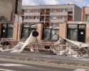 Łomża: Cudem nie doszło do tragedii. Rusztowanie runęło na ulicę w centrum miasta [VIDEO] 