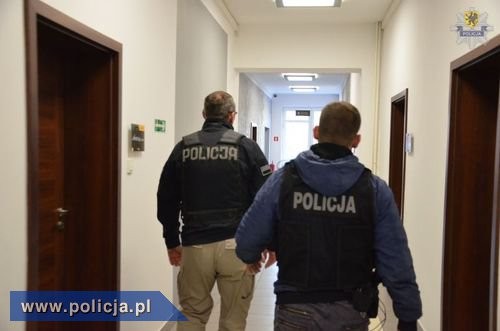 Zatrzymanie podejrzanych o ustawienie przetargu o wartości 13 mln złotych, policja.pl