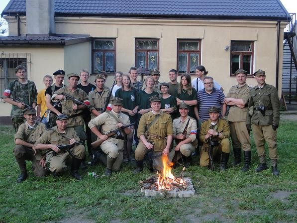 Młodzież z Ostrołęki i rekonstruktorzy historyczni