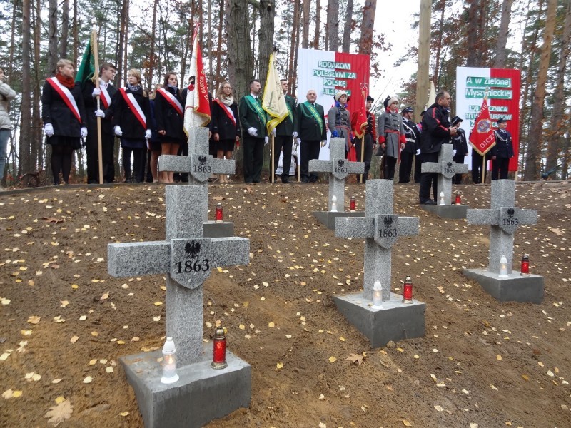 Uroczyste odsłonięcie pomnika powstańców styczniowych, fot. Starostwo Powiatowe w Ostrołęce