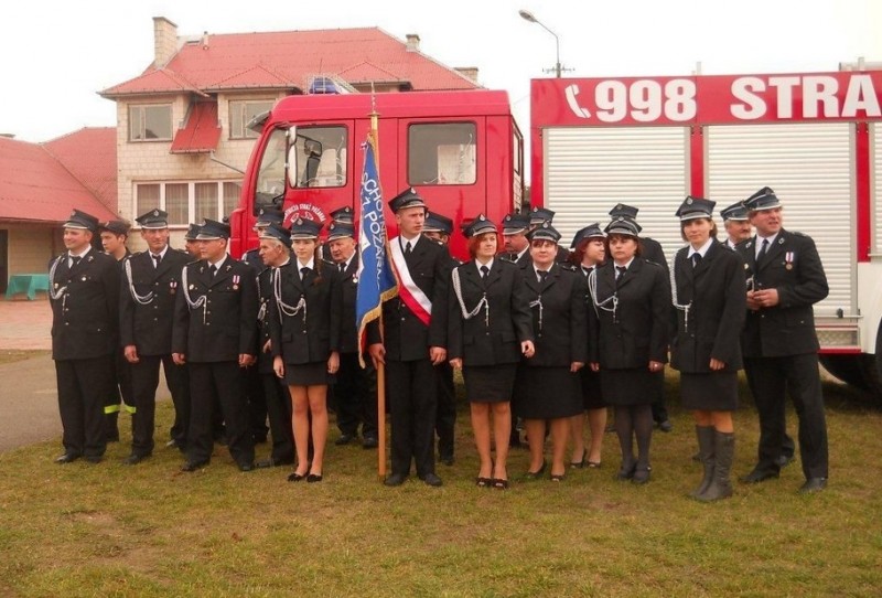 OSP z Kamianki otrzymała samochód ratowniczo-gaśniczy fot. gmina Rzekuń