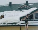 Czerwin: śnieg uszkodził komin na dachu hali sportowej [ZDJĘCIA]