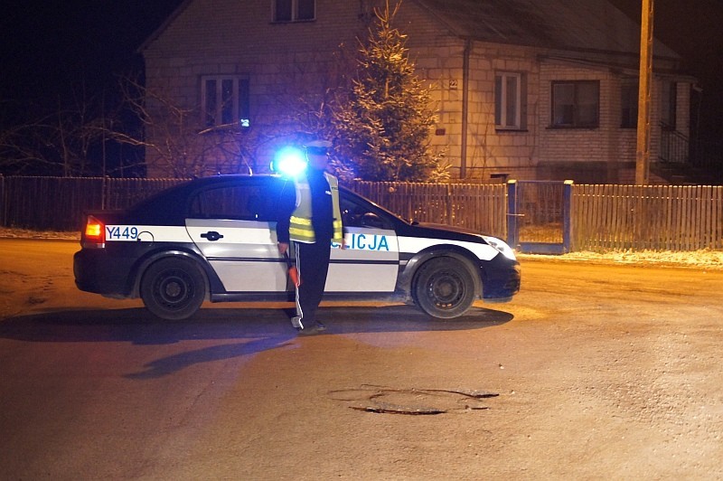 Kompletnie pijany młody mieszkaniec Ostrołęki chciał przy pomocy wiatrówki ukraść czteropak piwa i dwie paczki papierosów, fot. eOstrołęka.pl