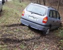Ulica Warszawka: Opel wypadł z drogi i sparaliżował przejazd przez Ostrołękę&nbsp;&nbsp;[ZDJĘCIA]