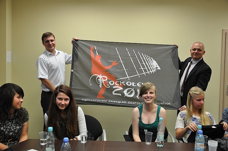 Jakub Frydryk i Mariusz Mierzejewski - organizatorzy Rockołęki z wolontariuszkami
