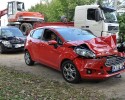 Kolizja trzech aut na Stacha Konwy: Kierująca skodą nie wyhamowała przed przejściem dla pieszych [ZDJĘCIA]
